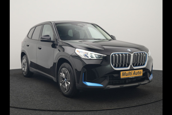BMW iX1 xDrive30 67 kWh 313pk Dealer O.H. | Adaptief M Onderstel | Camera | Cruise Control | Stoelverwarming | Widescreen Navi | Park Assist | Apple Carplay | Navigatie | DAB | Standkachel |