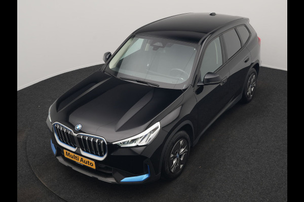 BMW iX1 xDrive30 67 kWh 313pk Dealer O.H. | Adaptief M Onderstel | Camera | Cruise Control | Stoelverwarming | Widescreen Navi | Park Assist | Apple Carplay | Navigatie | DAB | Standkachel |