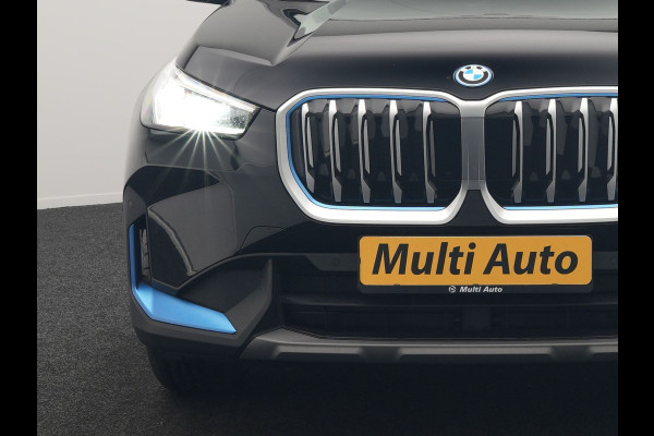 BMW iX1 xDrive30 67 kWh 313pk Dealer O.H. | Adaptief M Onderstel | Camera | Cruise Control | Stoelverwarming | Widescreen Navi | Park Assist | Apple Carplay | Navigatie | DAB | Standkachel |