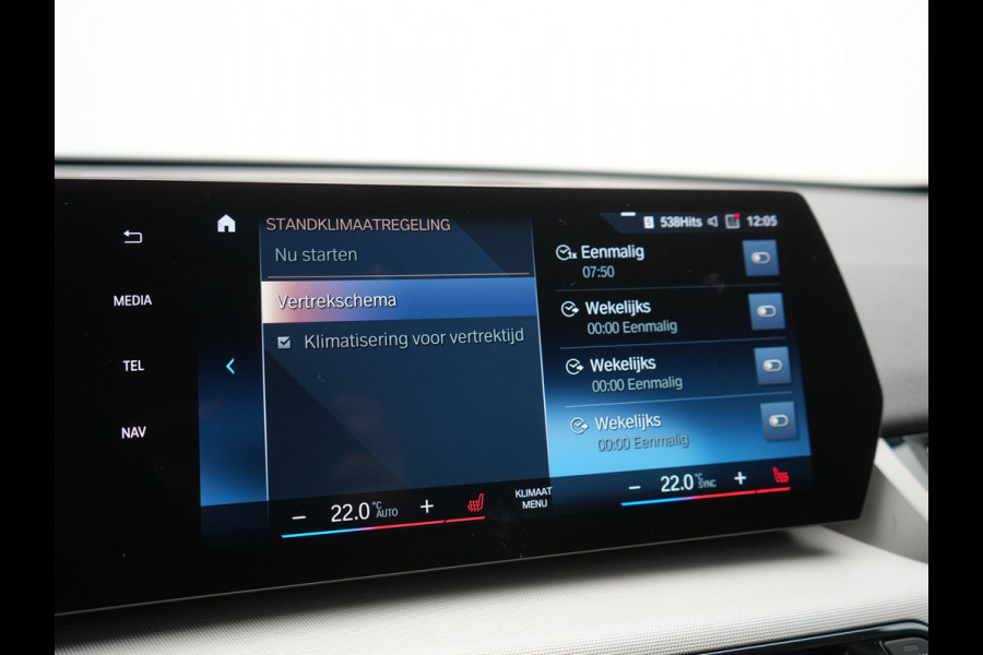 BMW iX1 xDrive30 67 kWh 313pk Dealer O.H. | Adaptief M Onderstel | Camera | Cruise Control | Stoelverwarming | Widescreen Navi | Park Assist | Apple Carplay | Navigatie | DAB | Standkachel |
