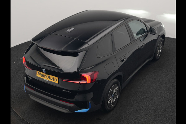 BMW iX1 xDrive30 67 kWh 313pk Dealer O.H. | Adaptief M Onderstel | Camera | Cruise Control | Stoelverwarming | Widescreen Navi | Park Assist | Apple Carplay | Navigatie | DAB | Standkachel |