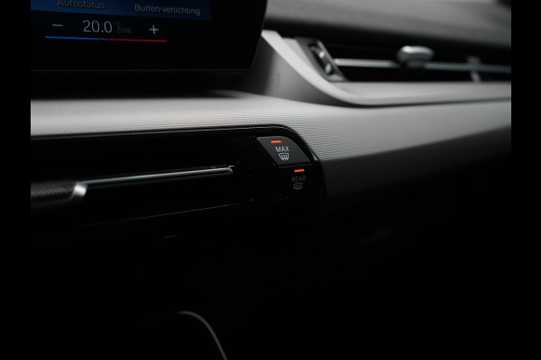 BMW iX1 xDrive30 67 kWh 313pk Dealer O.H. | Adaptief M Onderstel | Camera | Cruise Control | Stoelverwarming | Widescreen Navi | Park Assist | Apple Carplay | Navigatie | DAB | Standkachel |