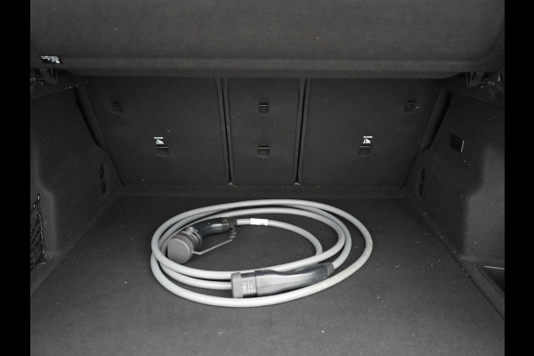 BMW iX1 xDrive30 67 kWh 313pk Dealer O.H. | Adaptief M Onderstel | Camera | Cruise Control | Stoelverwarming | Widescreen Navi | Park Assist | Apple Carplay | Navigatie | DAB | Standkachel |
