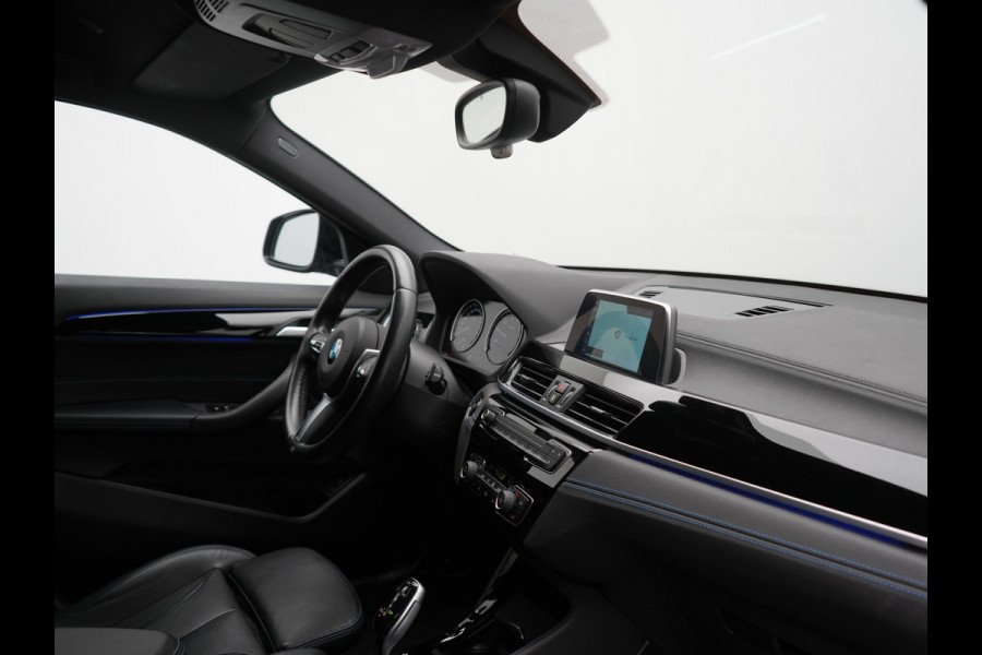 BMW X2 sDrive18i M Sport 140pk Dealer O.H. | Camera | Lederen Sportstoelen Verwarmd | Led Koplampen | Sfeerverlichting | Standkachel | Navigatie | DAB | 19''L.M. |