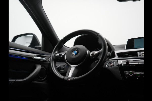 BMW X2 sDrive18i M Sport 140pk Dealer O.H. | Camera | Lederen Sportstoelen Verwarmd | Led Koplampen | Sfeerverlichting | Standkachel | Navigatie | DAB | 19''L.M. |