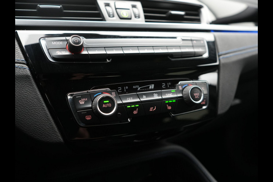 BMW X2 sDrive18i M Sport 140pk Dealer O.H. | Camera | Lederen Sportstoelen Verwarmd | Led Koplampen | Sfeerverlichting | Standkachel | Navigatie | DAB | 19''L.M. |