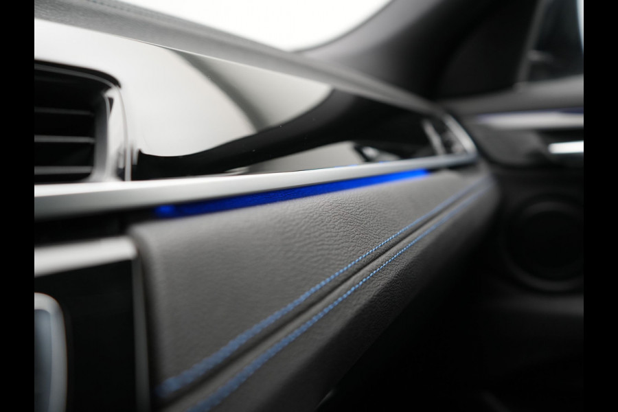 BMW X2 sDrive18i M Sport 140pk Dealer O.H. | Camera | Lederen Sportstoelen Verwarmd | Led Koplampen | Sfeerverlichting | Standkachel | Navigatie | DAB | 19''L.M. |