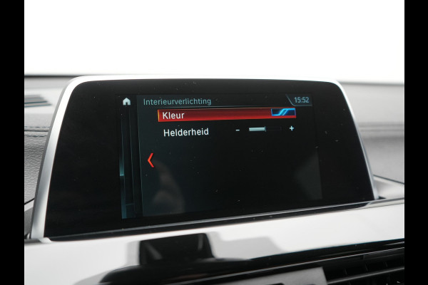 BMW X2 sDrive18i M Sport 140pk Dealer O.H. | Camera | Lederen Sportstoelen Verwarmd | Led Koplampen | Sfeerverlichting | Standkachel | Navigatie | DAB | 19''L.M. |