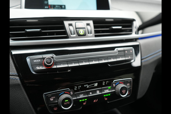 BMW X2 sDrive18i M Sport 140pk Dealer O.H. | Camera | Lederen Sportstoelen Verwarmd | Led Koplampen | Sfeerverlichting | Standkachel | Navigatie | DAB | 19''L.M. |