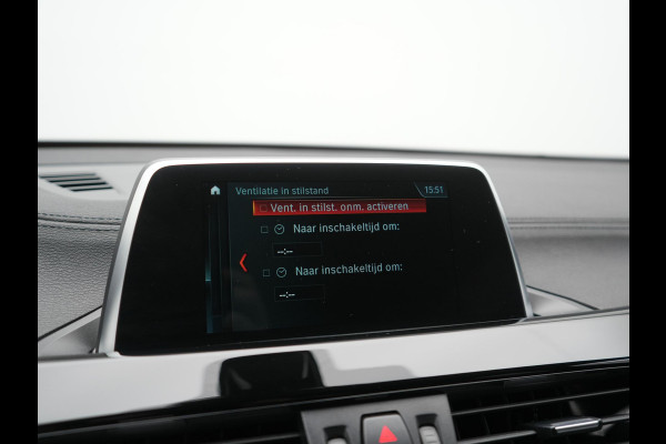 BMW X2 sDrive18i M Sport 140pk Dealer O.H. | Camera | Lederen Sportstoelen Verwarmd | Led Koplampen | Sfeerverlichting | Standkachel | Navigatie | DAB | 19''L.M. |