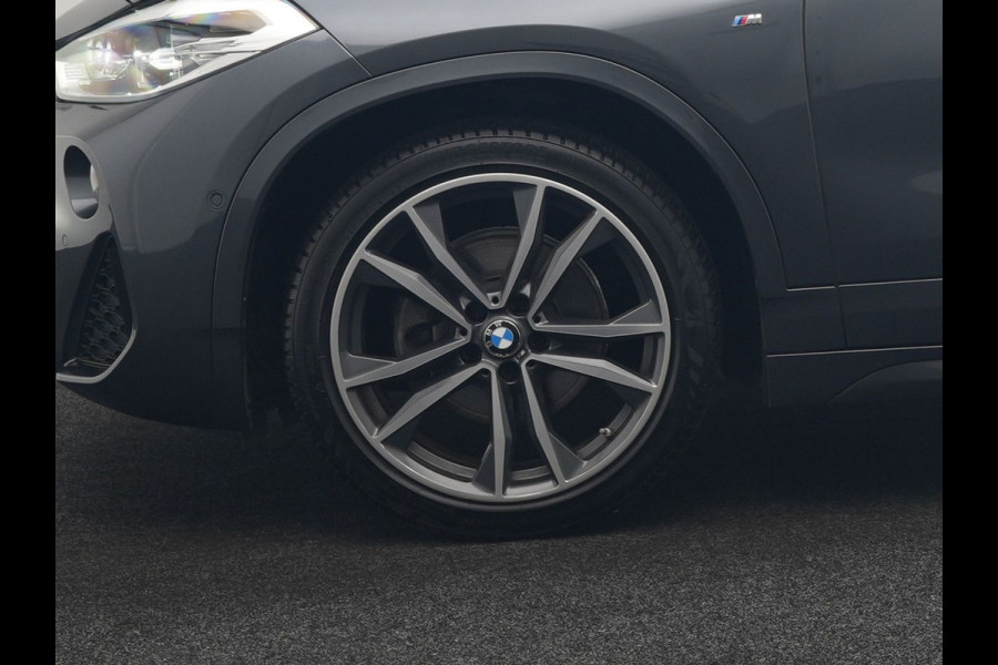 BMW X2 sDrive18i M Sport 140pk Dealer O.H. | Camera | Lederen Sportstoelen Verwarmd | Led Koplampen | Sfeerverlichting | Standkachel | Navigatie | DAB | 19''L.M. |