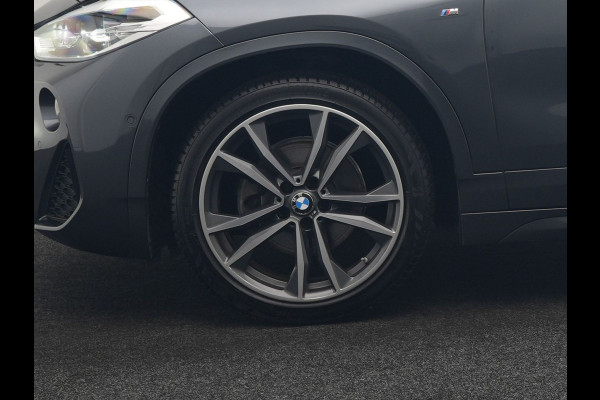 BMW X2 sDrive18i M Sport 140pk Dealer O.H. | Camera | Lederen Sportstoelen Verwarmd | Led Koplampen | Sfeerverlichting | Standkachel | Navigatie | DAB | 19''L.M. |