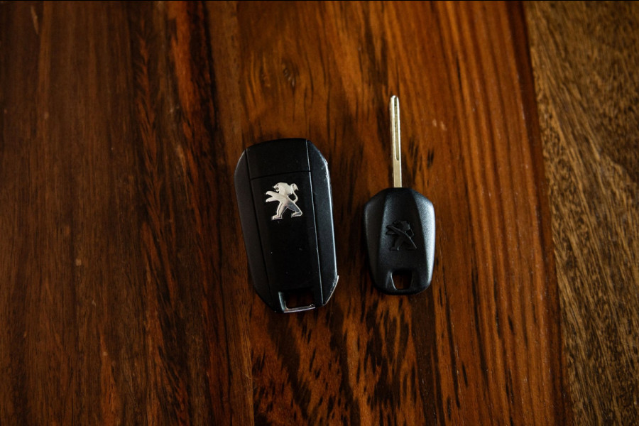 Peugeot Partner 1.2 PureTech Premium Airco I Cruise I Parkeersensoren I Bluetooth I Navigatie I NAP I Benzine