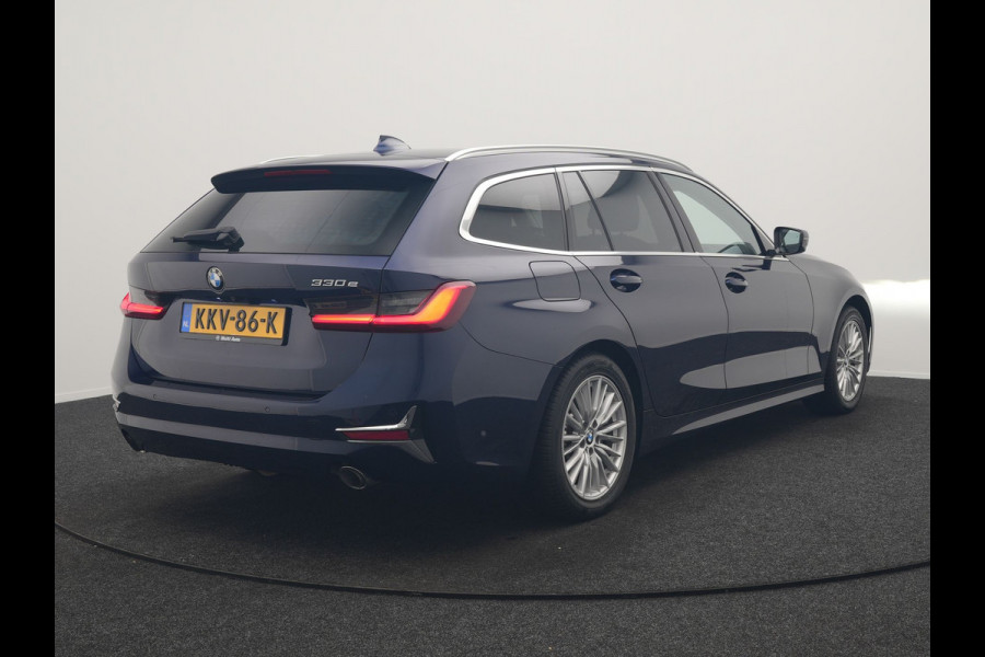 BMW 3 Serie Touring 330e Luxury Line PHEV 293pk Dealer O.H. | Trekhaak Af Fabriek | Panodak | Head Up | Adaptive Cruise | Laser LED | Camera | Lederen Comfortstoelen Verwarmd | Sfeerverlichting | Keyless | Blis | Apple Carplay | Navigatie | DAB | Plug In Hybrid |