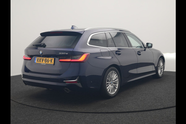 BMW 3 Serie Touring 330e Luxury Line PHEV 293pk Dealer O.H. | Trekhaak Af Fabriek | Panodak | Head Up | Adaptive Cruise | Laser LED | Camera | Lederen Comfortstoelen Verwarmd | Sfeerverlichting | Keyless | Blis | Apple Carplay | Navigatie | DAB | Plug In Hybrid |