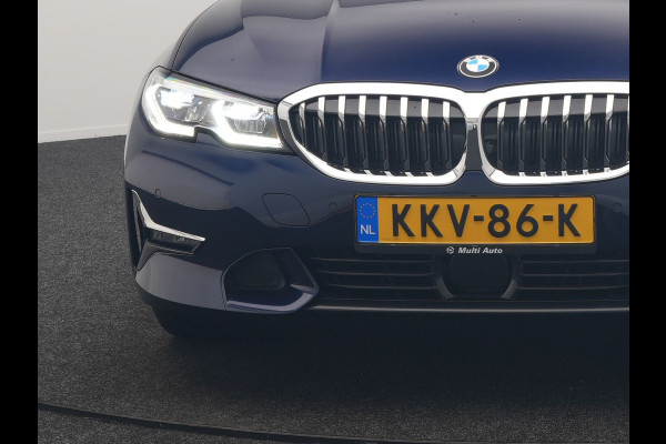 BMW 3 Serie Touring 330e Luxury Line PHEV 293pk Dealer O.H. | Trekhaak Af Fabriek | Panodak | Head Up | Adaptive Cruise | Laser LED | Camera | Lederen Comfortstoelen Verwarmd | Sfeerverlichting | Keyless | Blis | Apple Carplay | Navigatie | DAB | Plug In Hybrid |