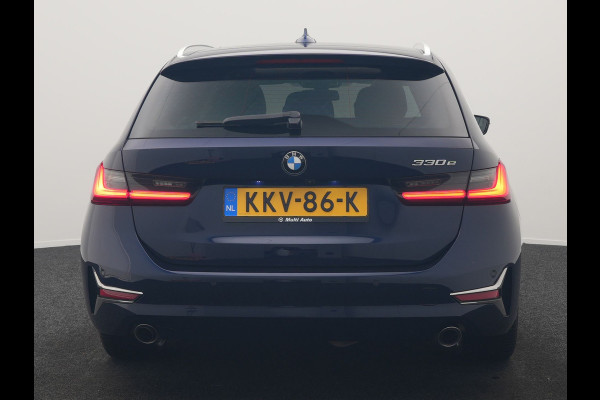 BMW 3 Serie Touring 330e Luxury Line PHEV 293pk Dealer O.H. | Trekhaak Af Fabriek | Panodak | Head Up | Adaptive Cruise | Laser LED | Camera | Lederen Comfortstoelen Verwarmd | Sfeerverlichting | Keyless | Blis | Apple Carplay | Navigatie | DAB | Plug In Hybrid |