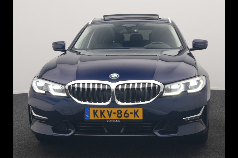 BMW 3 Serie Touring 330e Luxury Line PHEV 293pk Dealer O.H. | Trekhaak Af Fabriek | Panodak | Head Up | Adaptive Cruise | Laser LED | Camera | Lederen Comfortstoelen Verwarmd | Sfeerverlichting | Keyless | Blis | Apple Carplay | Navigatie | DAB | Plug In Hybrid |