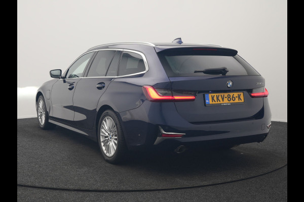 BMW 3 Serie Touring 330e Luxury Line PHEV 293pk Dealer O.H. | Trekhaak Af Fabriek | Panodak | Head Up | Adaptive Cruise | Laser LED | Camera | Lederen Comfortstoelen Verwarmd | Sfeerverlichting | Keyless | Blis | Apple Carplay | Navigatie | DAB | Plug In Hybrid |