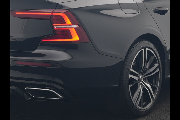 Volvo S60 T8 AWD R Design Polestar Engineerd PHEV 405pk Dealer O.H. | Panodak | Adaptive Cruise | Camera | Harman / Kardon | Lederen Sportstoelen Memory & Verwarmd | Keyless | Stuur Verwarmd | Apple Carplay | Navigatie | DAB | Plug In Hybrid |