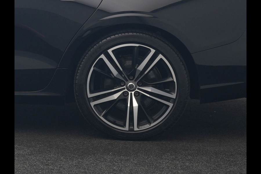 Volvo S60 T8 AWD R Design Polestar Engineerd PHEV 405pk Dealer O.H. | Panodak | Adaptive Cruise | Camera | Harman / Kardon | Lederen Sportstoelen Memory & Verwarmd | Keyless | Stuur Verwarmd | Apple Carplay | Navigatie | DAB | Plug In Hybrid |