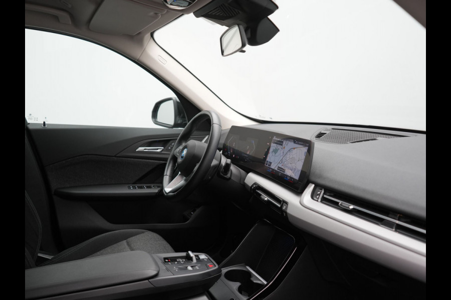 BMW X1 xDrive25e PHEV 245pk Dealer O.H. | Camera | Widescreen Navi | Apple Carplay | Park Assist | LED Koplampen | Cruise Control | Navigatie | DAB | Shadow Line | Plug In Hybrid |
