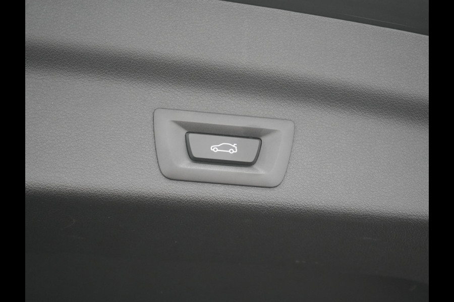 BMW X1 xDrive25e PHEV 245pk Dealer O.H. | Camera | Widescreen Navi | Apple Carplay | Park Assist | LED Koplampen | Cruise Control | Navigatie | DAB | Shadow Line | Plug In Hybrid |