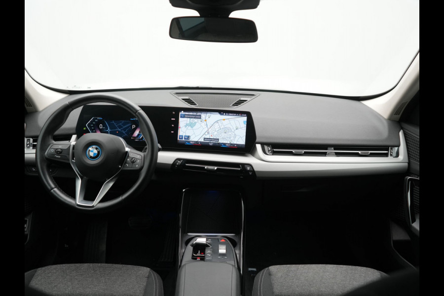 BMW X1 xDrive25e PHEV 245pk Dealer O.H. | Camera | Widescreen Navi | Apple Carplay | Park Assist | LED Koplampen | Cruise Control | Navigatie | DAB | Shadow Line | Plug In Hybrid |