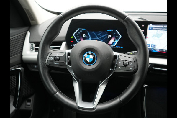 BMW X1 xDrive25e PHEV 245pk Dealer O.H. | Camera | Widescreen Navi | Apple Carplay | Park Assist | LED Koplampen | Cruise Control | Navigatie | DAB | Shadow Line | Plug In Hybrid |