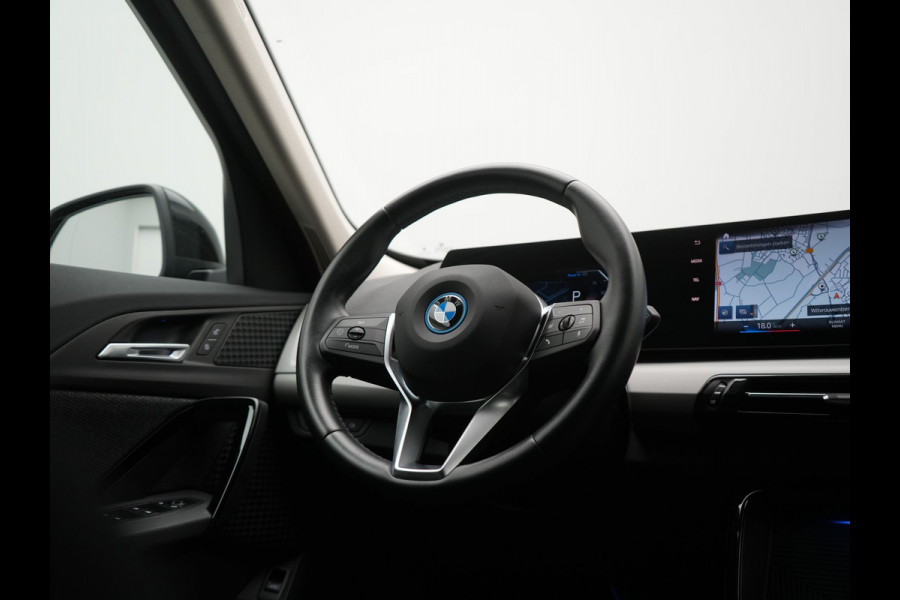 BMW X1 xDrive25e PHEV 245pk Dealer O.H. | Camera | Widescreen Navi | Apple Carplay | Park Assist | LED Koplampen | Cruise Control | Navigatie | DAB | Shadow Line | Plug In Hybrid |