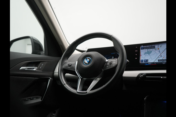 BMW X1 xDrive25e PHEV 245pk Dealer O.H. | Camera | Widescreen Navi | Apple Carplay | Park Assist | LED Koplampen | Cruise Control | Navigatie | DAB | Shadow Line | Plug In Hybrid |