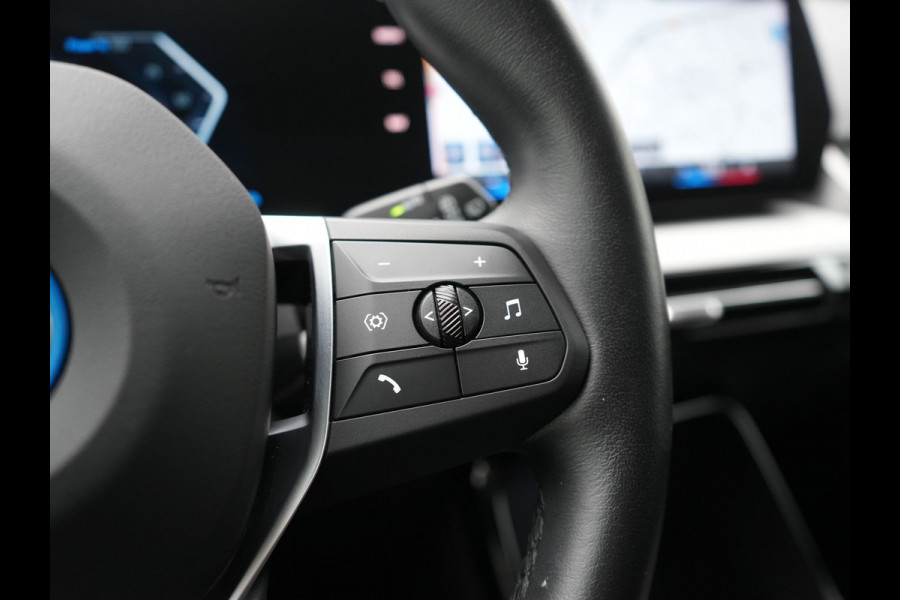 BMW X1 xDrive25e PHEV 245pk Dealer O.H. | Camera | Widescreen Navi | Apple Carplay | Park Assist | LED Koplampen | Cruise Control | Navigatie | DAB | Shadow Line | Plug In Hybrid |