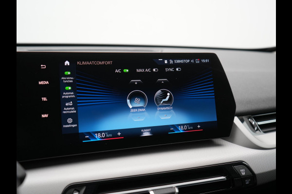 BMW X1 xDrive25e PHEV 245pk Dealer O.H. | Camera | Widescreen Navi | Apple Carplay | Park Assist | LED Koplampen | Cruise Control | Navigatie | DAB | Shadow Line | Plug In Hybrid |