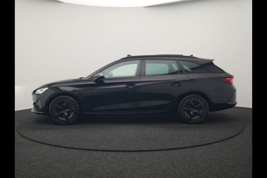 CUPRA Leon Sportstourer 1.4 e-Hybrid VZ Black Edition PHEV 245pk Dealer O.H. | Panodak | Adaptive Cruise | Camera | Lederen Sportstoelen Memory & Verwarmd | Sfeerverlichting | Stuur Verwarmd | Apple Carplay | Keyless | Blis | Navigatie | DAB | Plug In Hybrid |