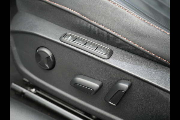 CUPRA Leon Sportstourer 1.4 e-Hybrid VZ Black Edition PHEV 245pk Dealer O.H. | Panodak | Adaptive Cruise | Camera | Lederen Sportstoelen Memory & Verwarmd | Sfeerverlichting | Stuur Verwarmd | Apple Carplay | Keyless | Blis | Navigatie | DAB | Plug In Hybrid |