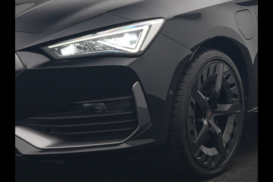 CUPRA Leon Sportstourer 1.4 e-Hybrid VZ Black Edition PHEV 245pk Dealer O.H. | Panodak | Adaptive Cruise | Camera | Lederen Sportstoelen Memory & Verwarmd | Sfeerverlichting | Stuur Verwarmd | Apple Carplay | Keyless | Blis | Navigatie | DAB | Plug In Hybrid |