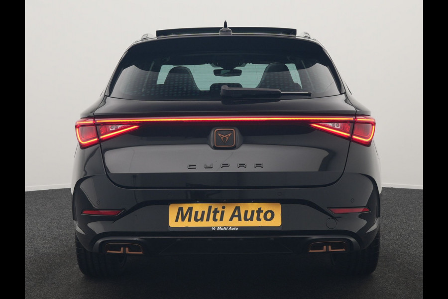 CUPRA Leon Sportstourer 1.4 e-Hybrid VZ Black Edition PHEV 245pk Dealer O.H. | Panodak | Adaptive Cruise | Camera | Lederen Sportstoelen Memory & Verwarmd | Sfeerverlichting | Stuur Verwarmd | Apple Carplay | Keyless | Blis | Navigatie | DAB | Plug In Hybrid |