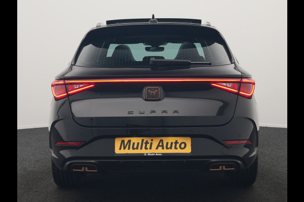 CUPRA Leon Sportstourer 1.4 e-Hybrid VZ Black Edition PHEV 245pk Dealer O.H. | Panodak | Adaptive Cruise | Camera | Lederen Sportstoelen Memory & Verwarmd | Sfeerverlichting | Stuur Verwarmd | Apple Carplay | Keyless | Blis | Navigatie | DAB | Plug In Hybrid |