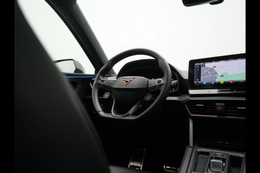 CUPRA Leon Sportstourer 1.4 e-Hybrid VZ Black Edition PHEV 245pk Dealer O.H. | Panodak | Adaptive Cruise | Camera | Lederen Sportstoelen Memory & Verwarmd | Sfeerverlichting | Stuur Verwarmd | Apple Carplay | Keyless | Blis | Navigatie | DAB | Plug In Hybrid |
