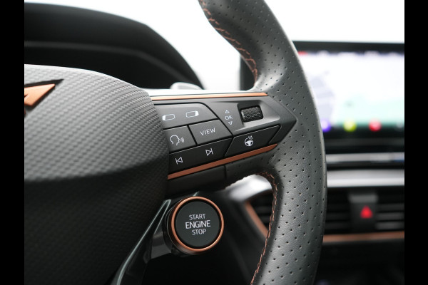 CUPRA Leon Sportstourer 1.4 e-Hybrid VZ Black Edition PHEV 245pk Dealer O.H. | Panodak | Adaptive Cruise | Camera | Lederen Sportstoelen Memory & Verwarmd | Sfeerverlichting | Stuur Verwarmd | Apple Carplay | Keyless | Blis | Navigatie | DAB | Plug In Hybrid |