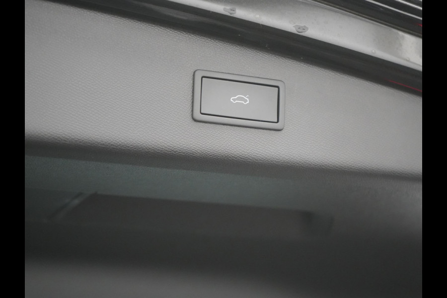 CUPRA Leon Sportstourer 1.4 e-Hybrid VZ Black Edition PHEV 245pk Dealer O.H. | Panodak | Adaptive Cruise | Camera | Lederen Sportstoelen Memory & Verwarmd | Sfeerverlichting | Stuur Verwarmd | Apple Carplay | Keyless | Blis | Navigatie | DAB | Plug In Hybrid |