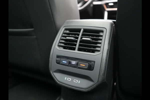 CUPRA Leon Sportstourer 1.4 e-Hybrid VZ Black Edition PHEV 245pk Dealer O.H. | Panodak | Adaptive Cruise | Camera | Lederen Sportstoelen Memory & Verwarmd | Sfeerverlichting | Stuur Verwarmd | Apple Carplay | Keyless | Blis | Navigatie | DAB | Plug In Hybrid |