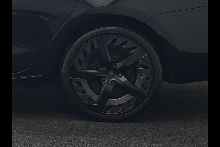 CUPRA Leon Sportstourer 1.4 e-Hybrid VZ Black Edition PHEV 245pk Dealer O.H. | Panodak | Adaptive Cruise | Camera | Lederen Sportstoelen Memory & Verwarmd | Sfeerverlichting | Stuur Verwarmd | Apple Carplay | Keyless | Blis | Navigatie | DAB | Plug In Hybrid |