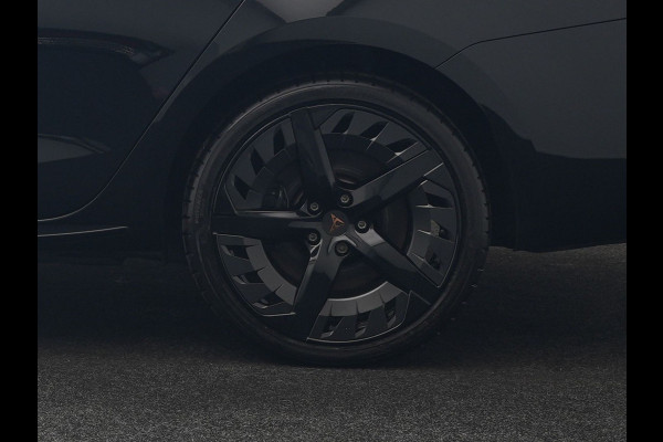 CUPRA Leon Sportstourer 1.4 e-Hybrid VZ Black Edition PHEV 245pk Dealer O.H. | Panodak | Adaptive Cruise | Camera | Lederen Sportstoelen Memory & Verwarmd | Sfeerverlichting | Stuur Verwarmd | Apple Carplay | Keyless | Blis | Navigatie | DAB | Plug In Hybrid |