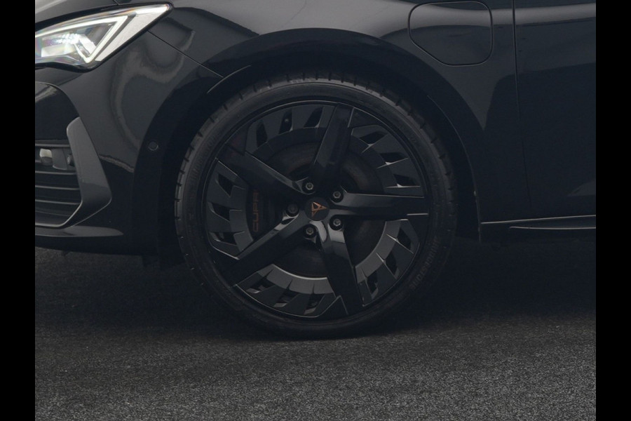 CUPRA Leon Sportstourer 1.4 e-Hybrid VZ Black Edition PHEV 245pk Dealer O.H. | Panodak | Adaptive Cruise | Camera | Lederen Sportstoelen Memory & Verwarmd | Sfeerverlichting | Stuur Verwarmd | Apple Carplay | Keyless | Blis | Navigatie | DAB | Plug In Hybrid |