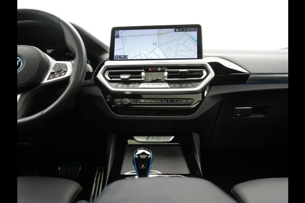 BMW iX3 M Sport High Executive 80 kWh 286pk SOH 95.2% Dealer O.H. | Panodak | Adaptive Cruise | Head Up | 360 Camera | Harman / Kardon | Lederen Sportstoelen Memory & Verwarmd | Keyless | Blis | Stuur Verwarmd | Sfeerverlichting | Apple Carplay | 20"L.M |