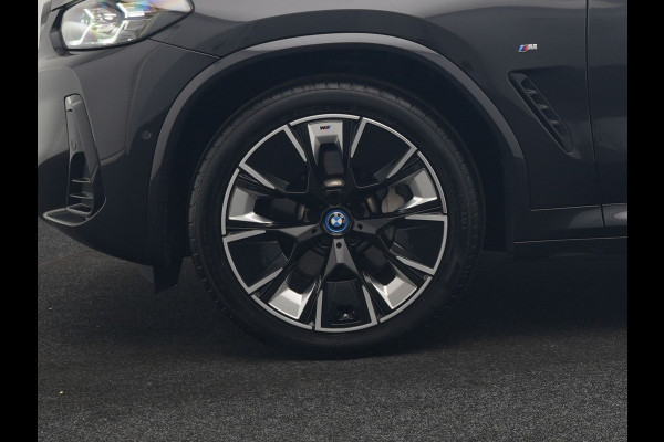 BMW iX3 M Sport High Executive 80 kWh 286pk SOH 95.2% Dealer O.H. | Panodak | Adaptive Cruise | Head Up | 360 Camera | Harman / Kardon | Lederen Sportstoelen Memory & Verwarmd | Keyless | Blis | Stuur Verwarmd | Sfeerverlichting | Apple Carplay | 20"L.M |