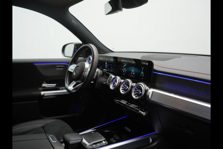 Mercedes-Benz EQB 300 4MATIC AMG Line 69,7 kWh 228pk Dealer O.H. | Camera | MBUX Widescreen Navi | Alcantara Sportstoelen Verwarmd | Sfeerverlichting | Night Pakket | Cruise Control | Virtual | DAB |