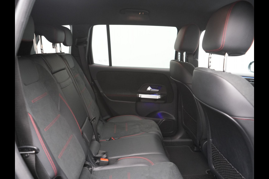 Mercedes-Benz EQB 300 4MATIC AMG Line 69,7 kWh 228pk Dealer O.H. | Camera | MBUX Widescreen Navi | Alcantara Sportstoelen Verwarmd | Sfeerverlichting | Night Pakket | Cruise Control | Virtual | DAB |