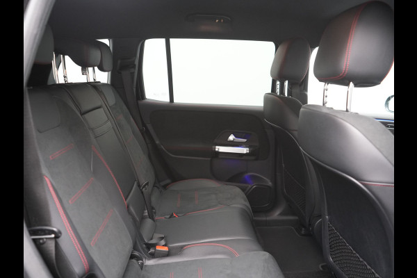 Mercedes-Benz EQB 300 4MATIC AMG Line 69,7 kWh 228pk Dealer O.H. | Camera | MBUX Widescreen Navi | Alcantara Sportstoelen Verwarmd | Sfeerverlichting | Night Pakket | Cruise Control | Virtual | DAB |